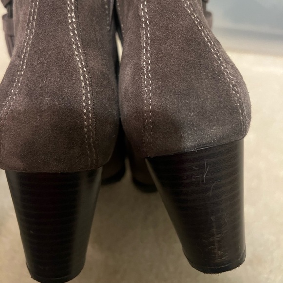 Vionic Madeline 9 Suede Tassel Zipper Block Heel Ankle Boot Taupe Booties - Picture 4 of 4